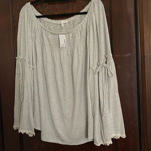 Off the shoulder bell sleeve top from Maurices size 3